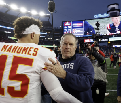 Com’è finito Belichick in North Carolina. È come se Ancelotti o Guardiola andassero ad allenare in Serie B