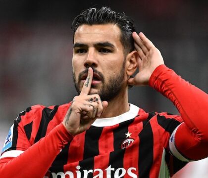 La teoria de L’Equipe su Theo Hernandez: “Fonseca non l’ha punito, ma il Milan vuole guadagnarci quest’estate”