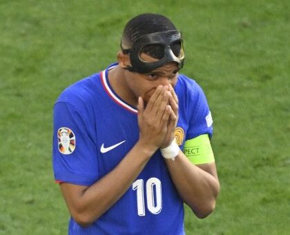 L’intervista a Mbappé preoccupa L’Equipe: troppi “ma” e sorrisi forzati quando parla della Nazionale francese