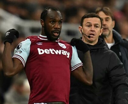 Michail Antonio è stato sottoposto ad un intervento per ridurre la frattura riportata nell’incidente