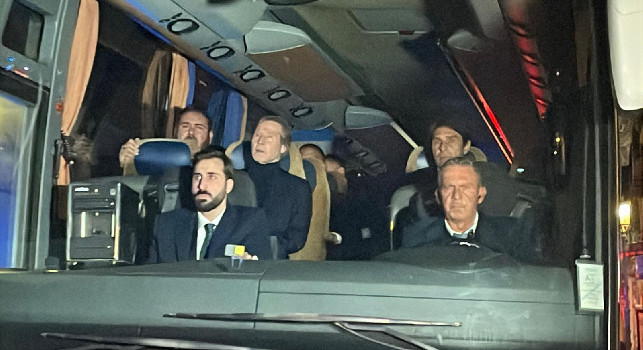 Cena SSC Napoli: De Laurentiis acclamato dai tifosi, arriva anche tutta la squadra! | VIDEO & FOTO CN24