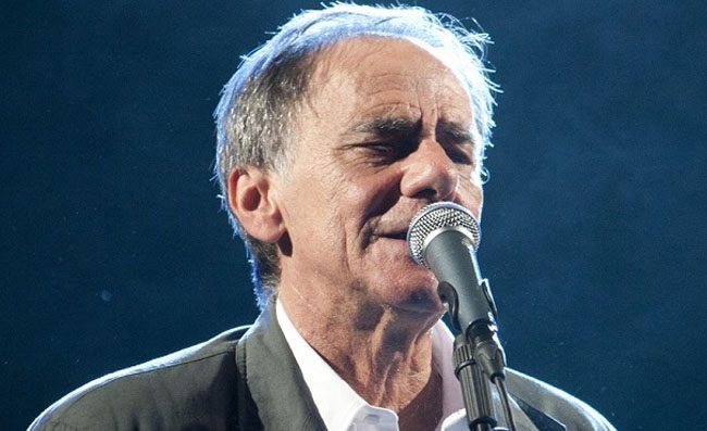 Vecchioni: “A Napoli esiste un sentimento che fa tutti uguali” (VIDEO)